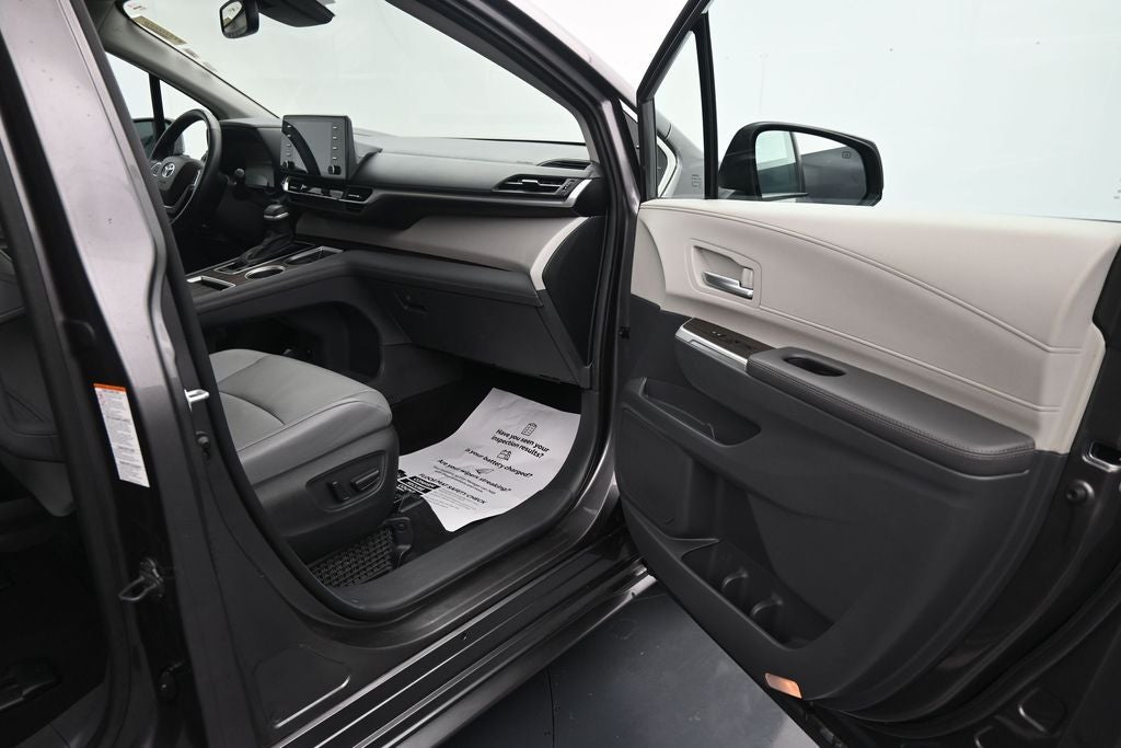 2024 Toyota Sienna XLE 8 Passenger