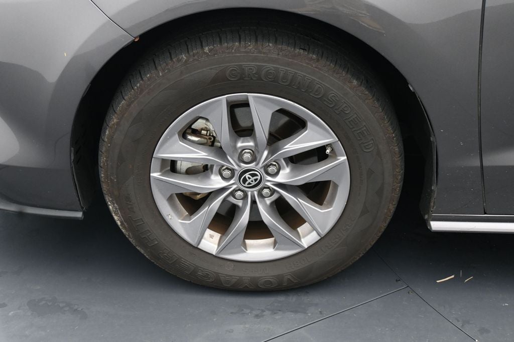 2024 Toyota Sienna XLE 8 Passenger
