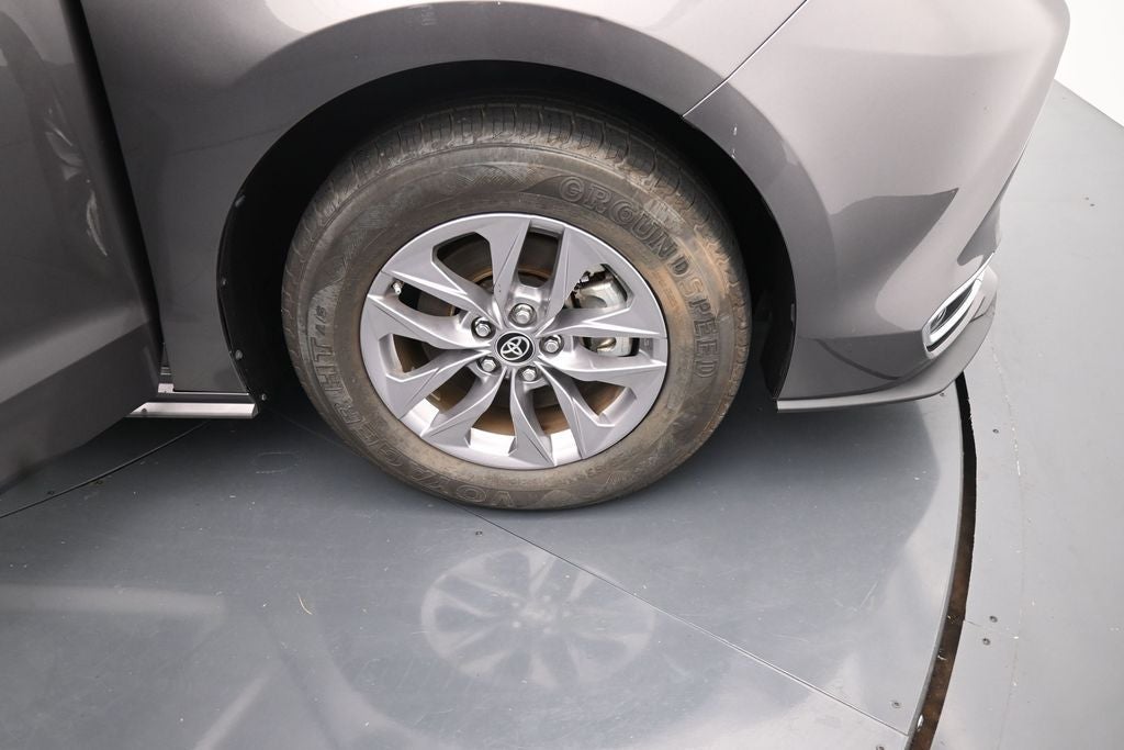 2024 Toyota Sienna XLE 8 Passenger