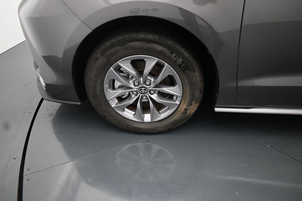 2024 Toyota Sienna XLE 8 Passenger