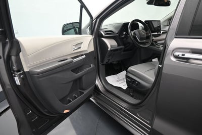 2024 Toyota Sienna XLE 8 Passenger