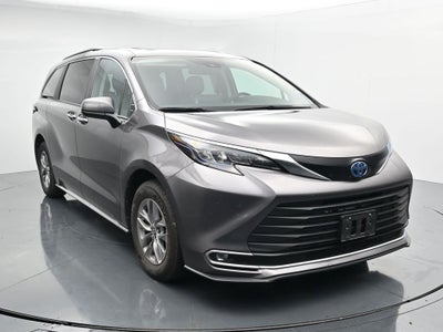 2024 Toyota Sienna XLE 8 Passenger
