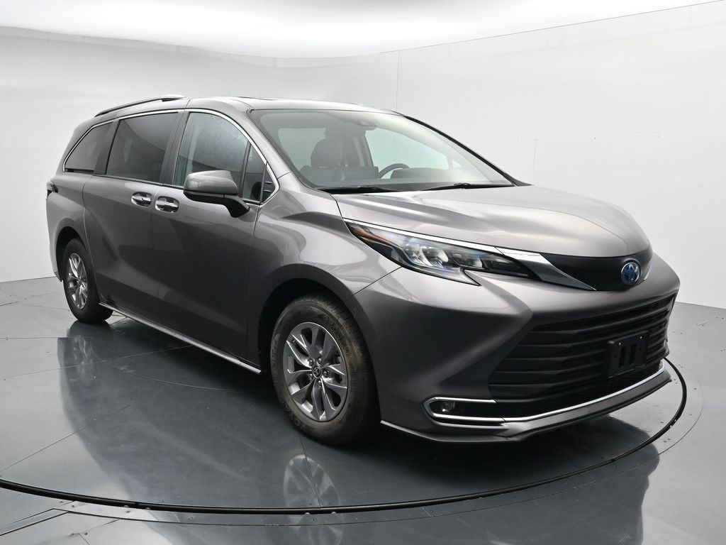 2024 Toyota Sienna XLE 8 Passenger
