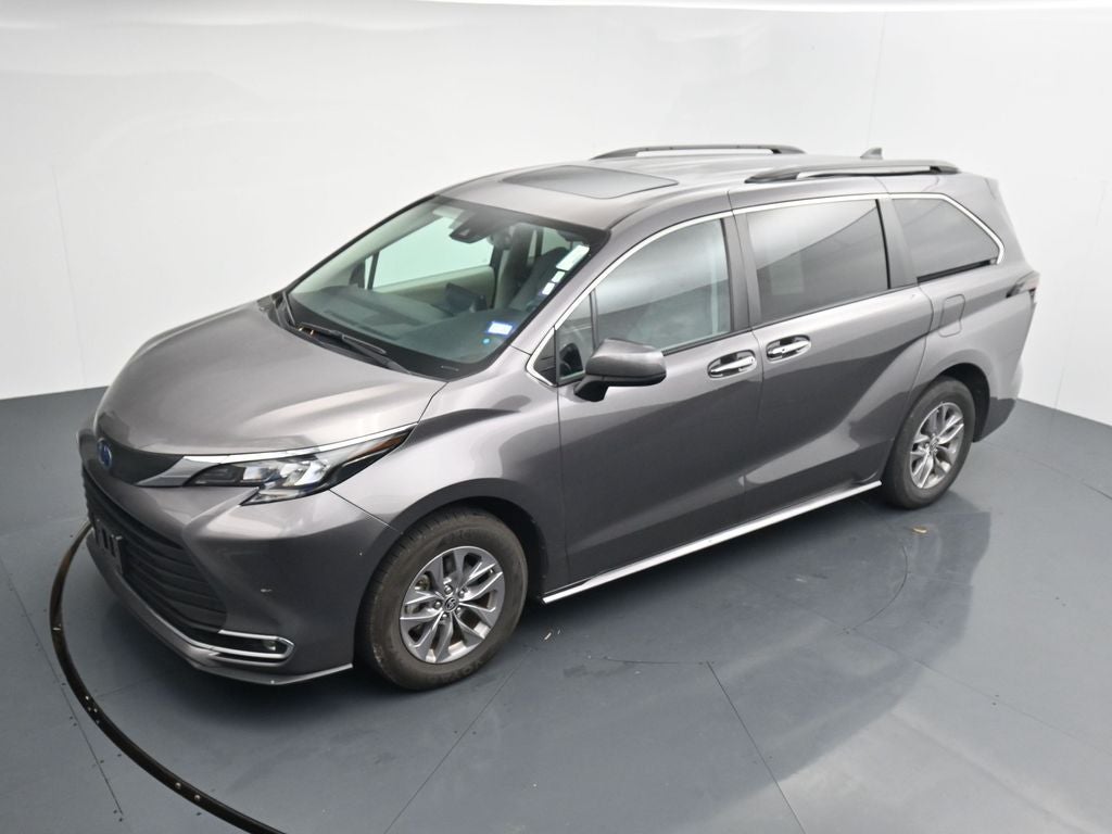 2024 Toyota Sienna XLE 8 Passenger