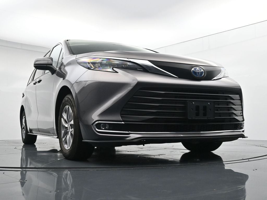 2024 Toyota Sienna XLE 8 Passenger