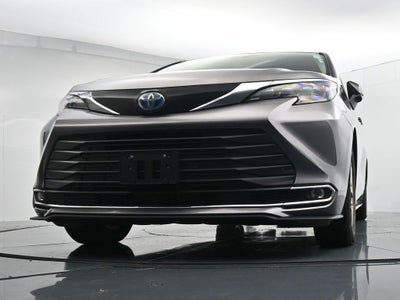 2024 Toyota Sienna XLE 8 Passenger
