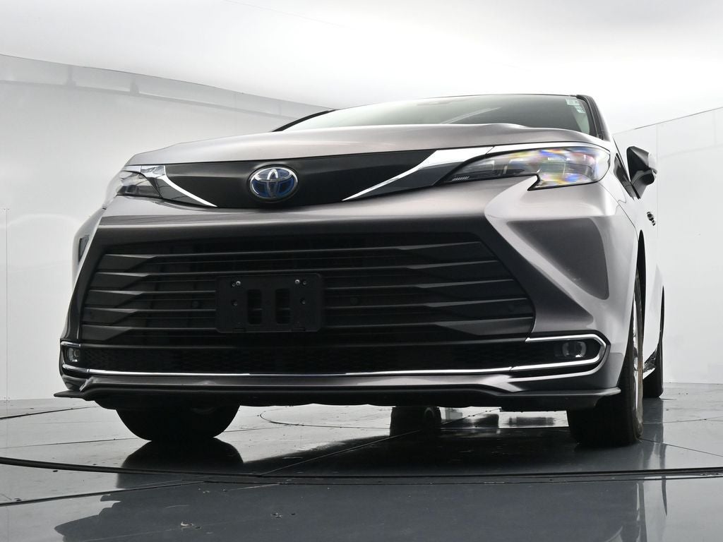 2024 Toyota Sienna XLE 8 Passenger