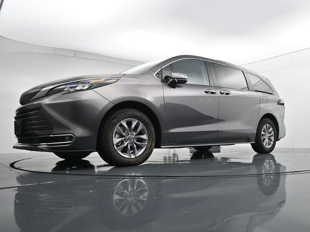2024 Toyota Sienna XLE 8 Passenger