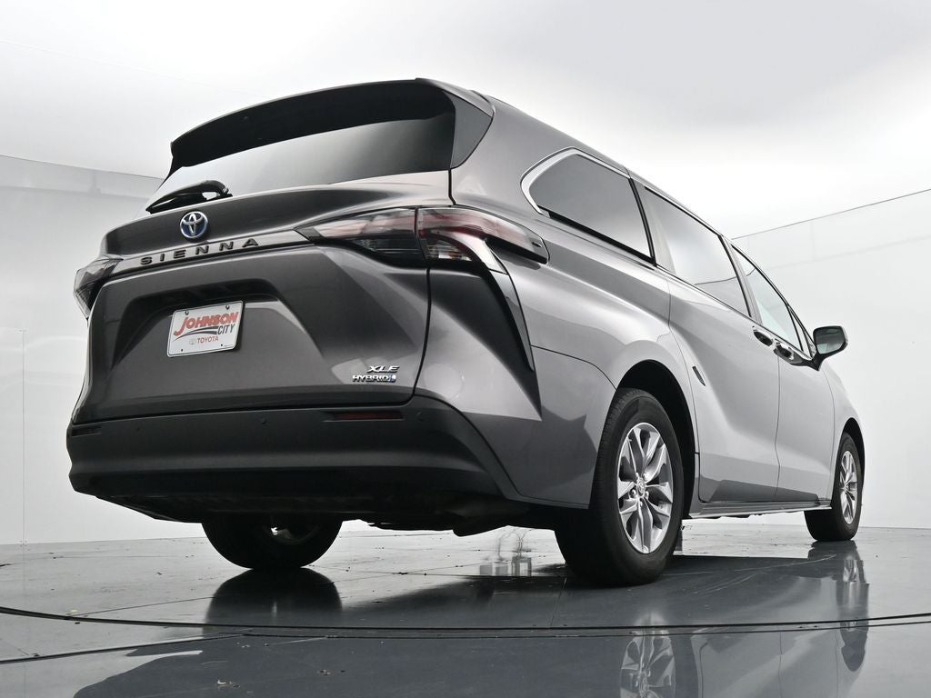 2024 Toyota Sienna XLE 8 Passenger