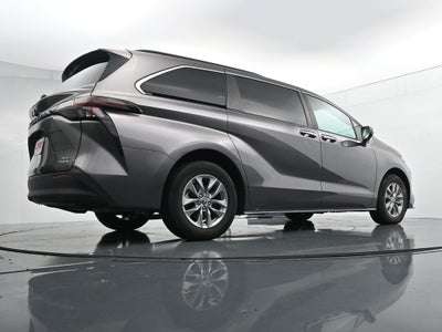 2024 Toyota Sienna XLE 8 Passenger