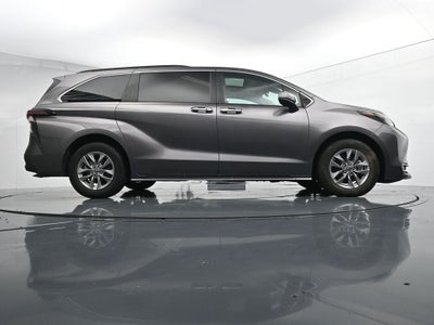 2024 Toyota Sienna XLE 8 Passenger