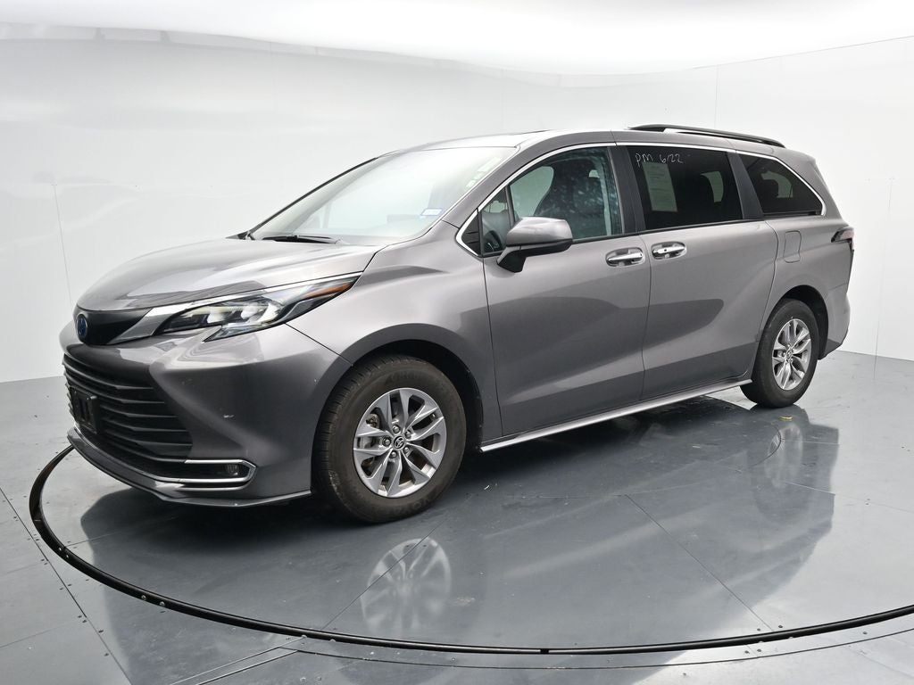 2024 Toyota Sienna XLE 8 Passenger
