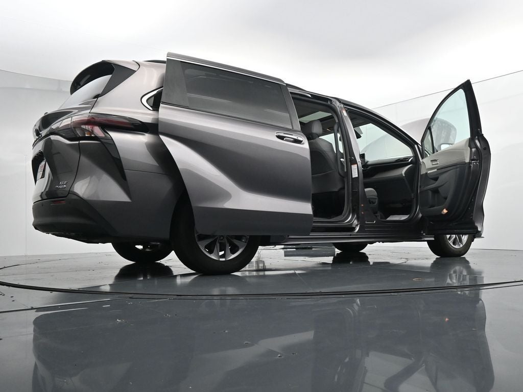2024 Toyota Sienna XLE 8 Passenger