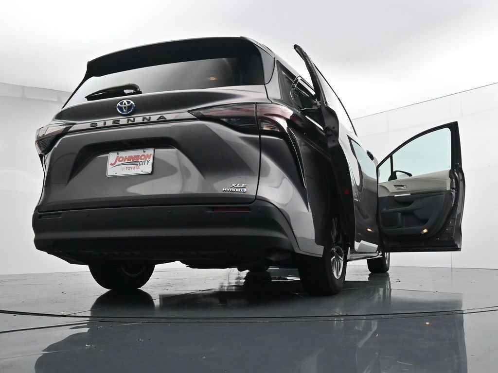 2024 Toyota Sienna XLE 8 Passenger