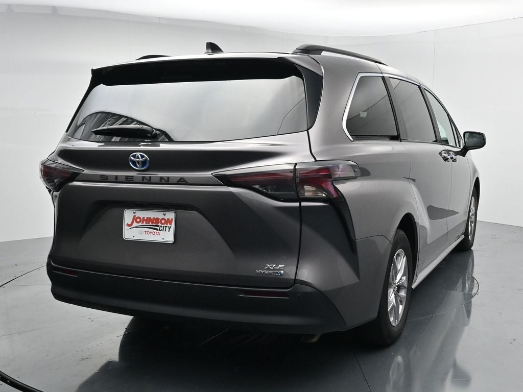 2024 Toyota Sienna XLE 8 Passenger