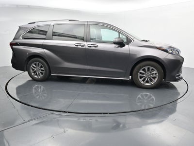 2024 Toyota Sienna XLE 8 Passenger