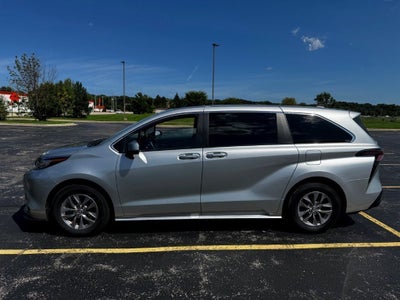 2023 Toyota Sienna XLE 7 Passenger