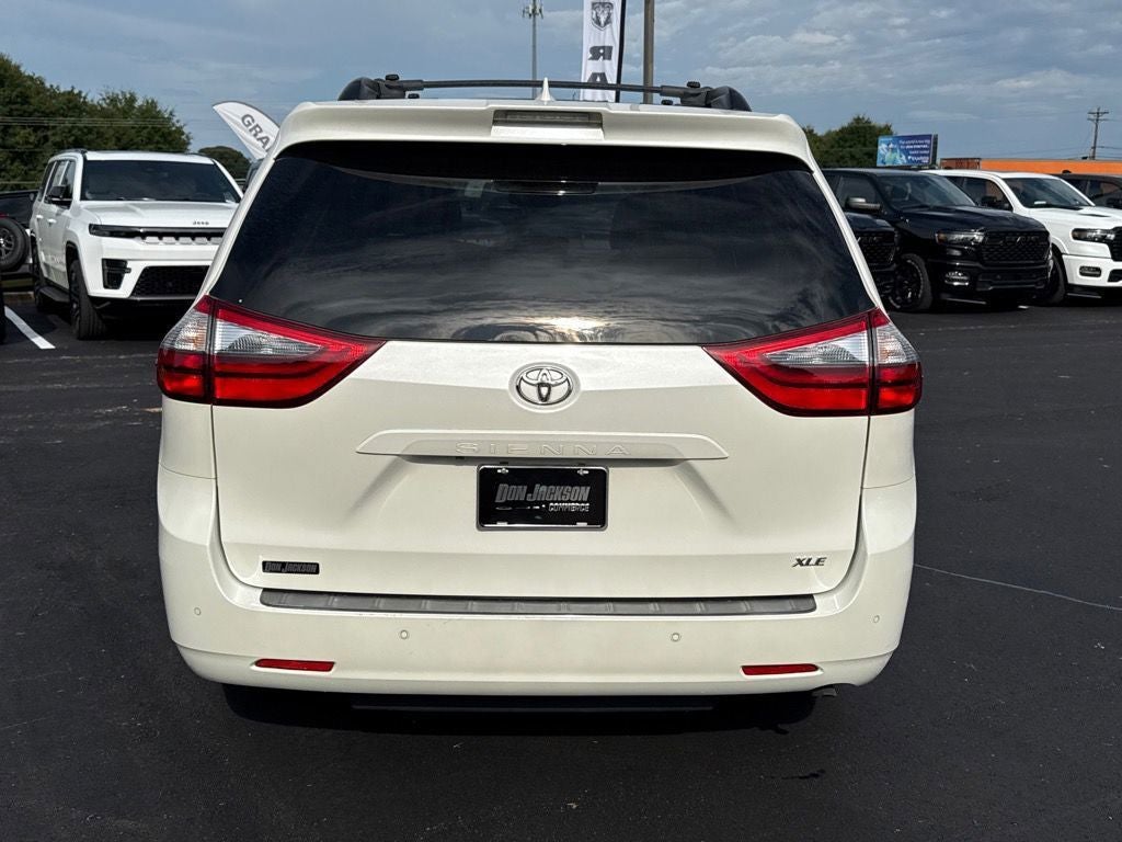 2020 Toyota Sienna XLE Premium 8 Passenger