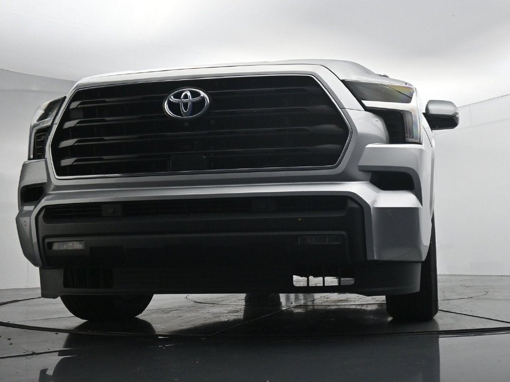 2024 Toyota Sequoia SR5