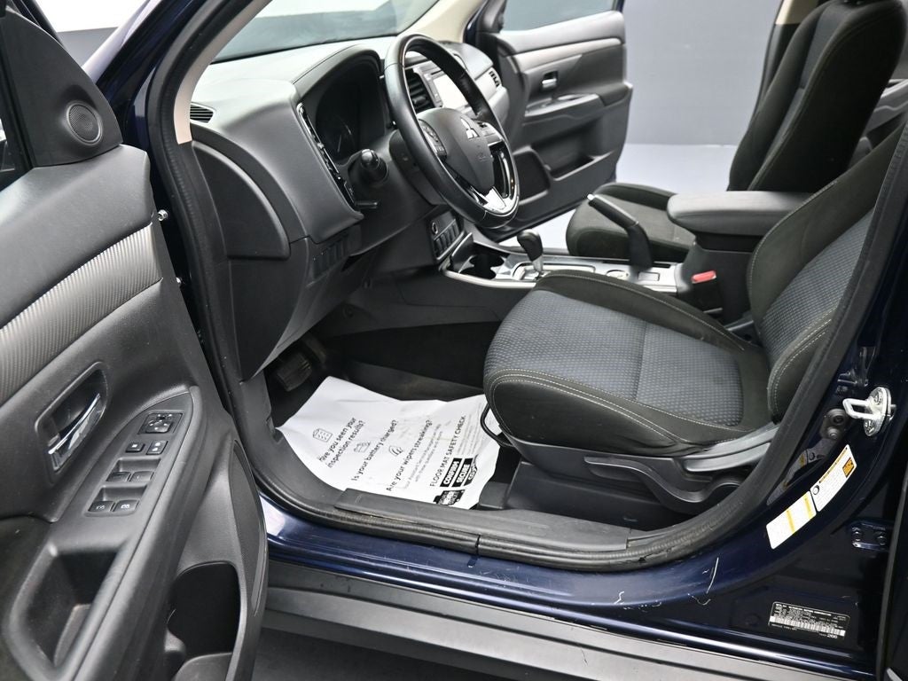 2017 Mitsubishi Outlander ES