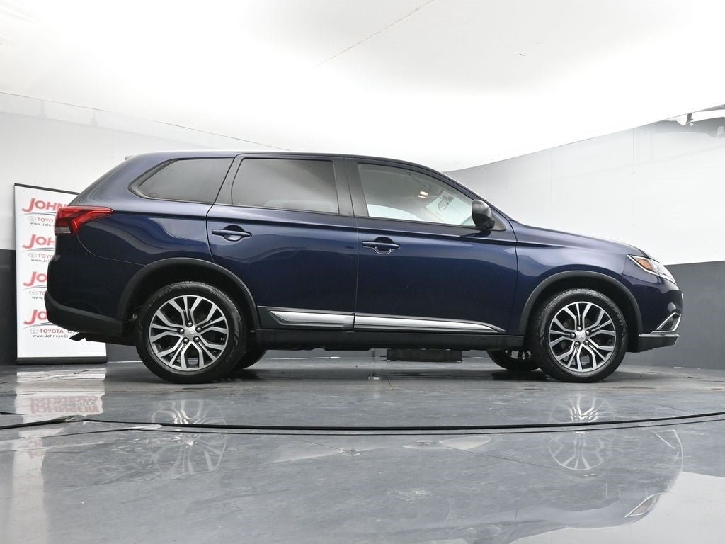 2017 Mitsubishi Outlander ES