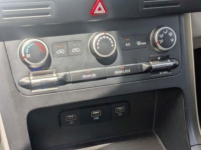 2024 Kia Carnival LX