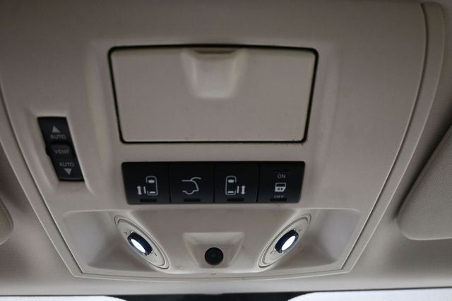 2010 Chrysler Town & Country Limited