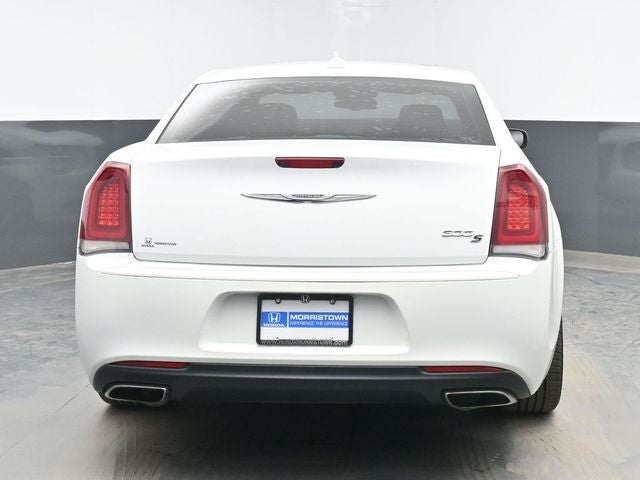 2016 Chrysler 300 S