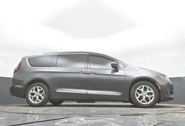 2017 Chrysler Pacifica Touring L Plus