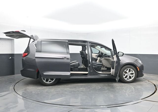 2017 Chrysler Pacifica Touring L Plus