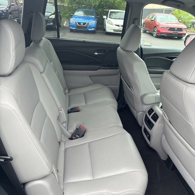 2022 Honda Pilot Touring 8 Passenger