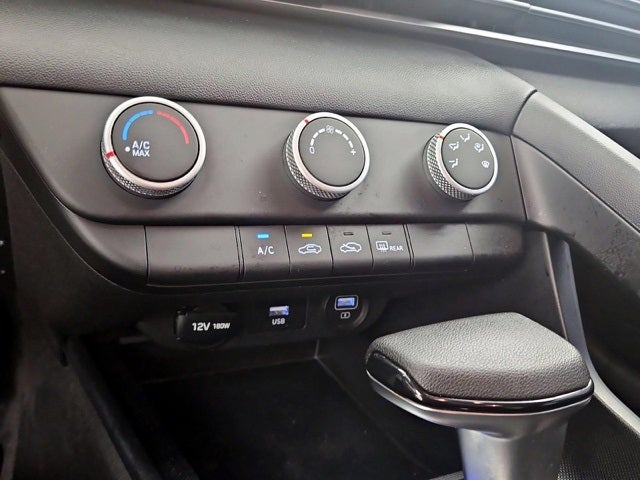 2022 Hyundai Elantra SE