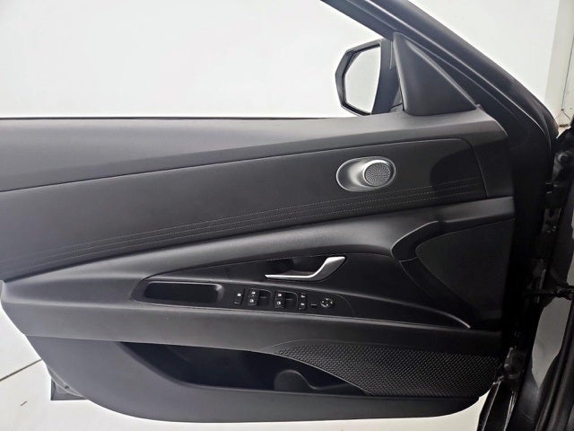 2022 Hyundai Elantra SE