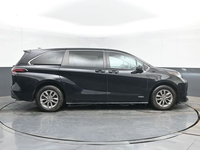 2021 Toyota Sienna LE 8 Passenger