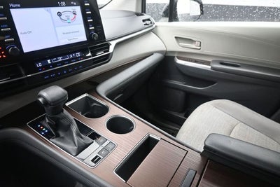 2021 Toyota Sienna LE 8 Passenger