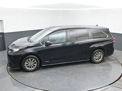 2021 Toyota Sienna LE 8 Passenger