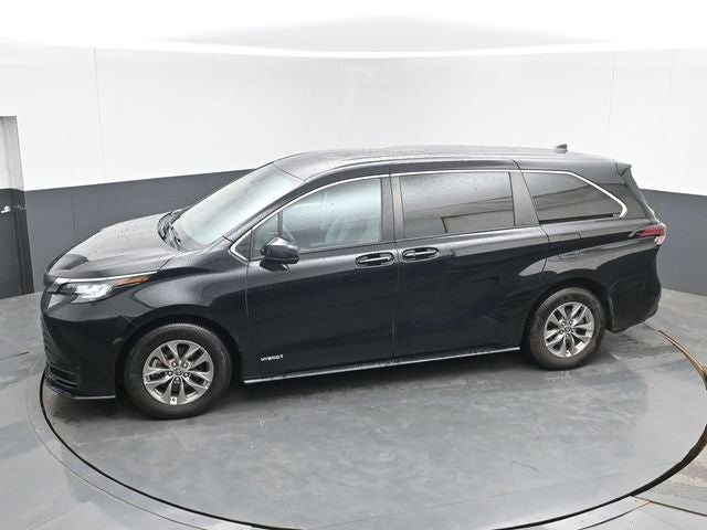 2021 Toyota Sienna LE 8 Passenger