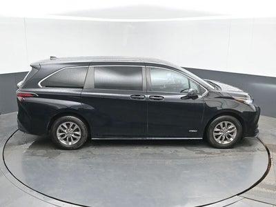 2021 Toyota Sienna LE 8 Passenger