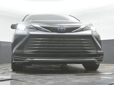 2021 Toyota Sienna LE 8 Passenger
