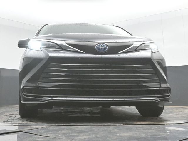 2021 Toyota Sienna LE 8 Passenger