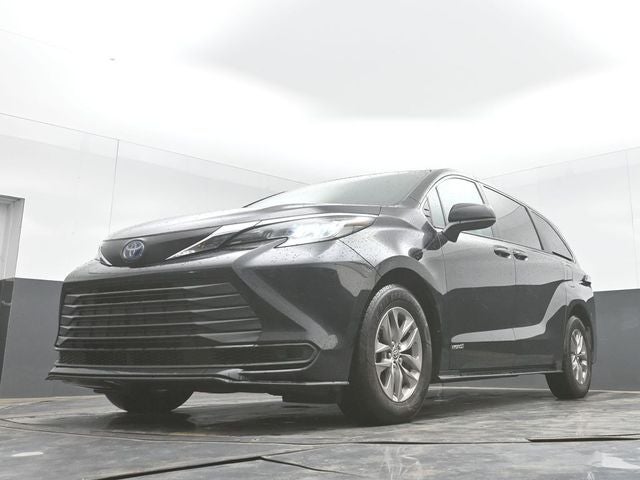 2021 Toyota Sienna LE 8 Passenger