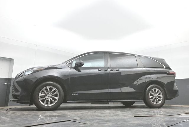 2021 Toyota Sienna LE 8 Passenger