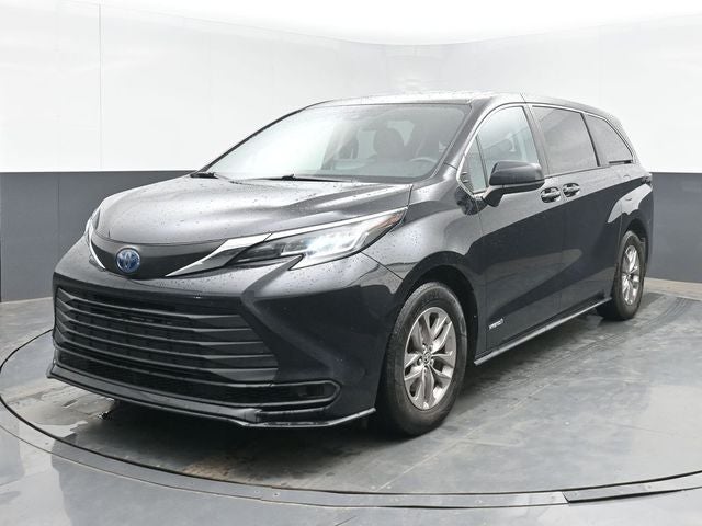 2021 Toyota Sienna LE 8 Passenger