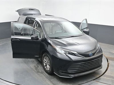 2021 Toyota Sienna LE 8 Passenger
