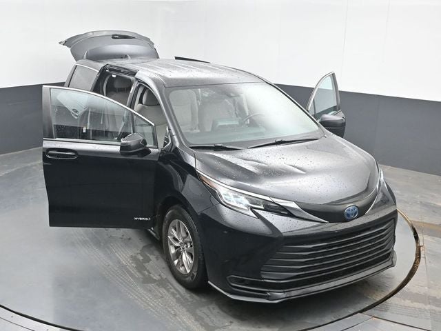 2021 Toyota Sienna LE 8 Passenger
