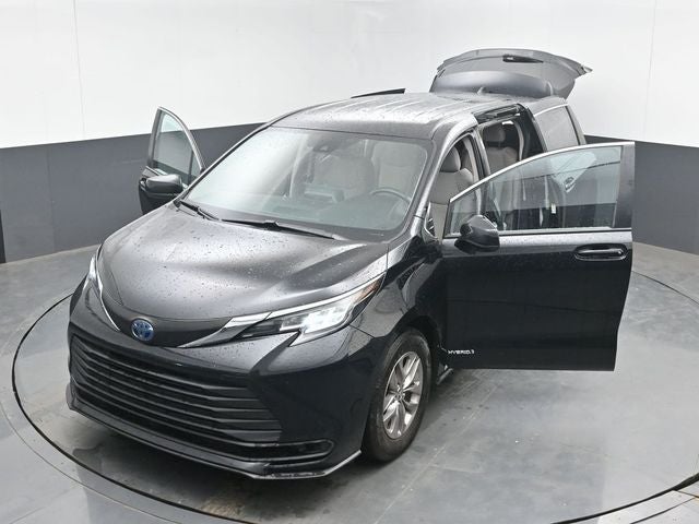 2021 Toyota Sienna LE 8 Passenger