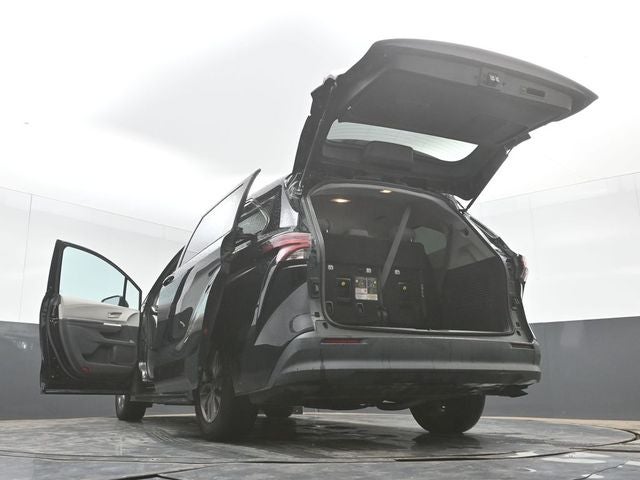 2021 Toyota Sienna LE 8 Passenger