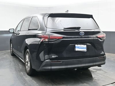 2021 Toyota Sienna LE 8 Passenger