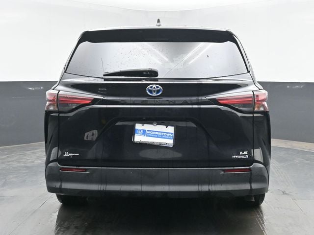 2021 Toyota Sienna LE 8 Passenger
