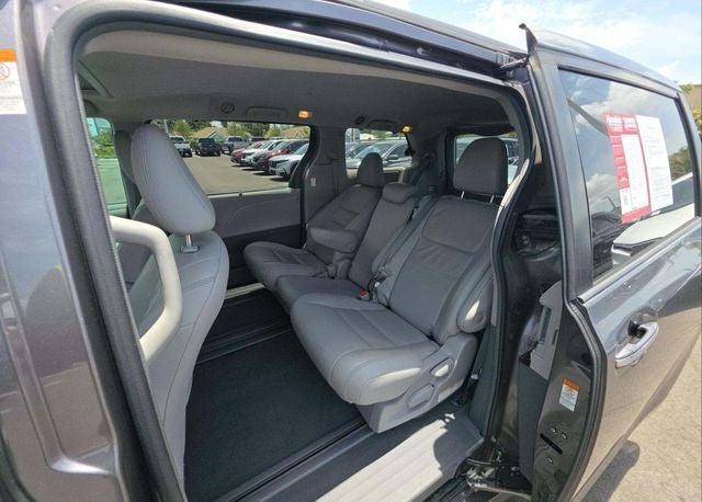 2019 Toyota Sienna XLE 8 Passenger